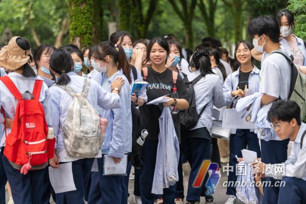 2022年の寧波大学入試で44,900人の受験者のテスト結果の重要な瞬間