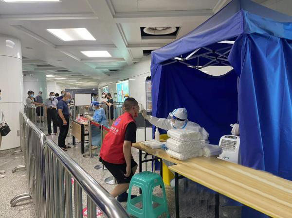 寧波の地下鉄駅も核酸検査が可能で、1日2回オープンしている
